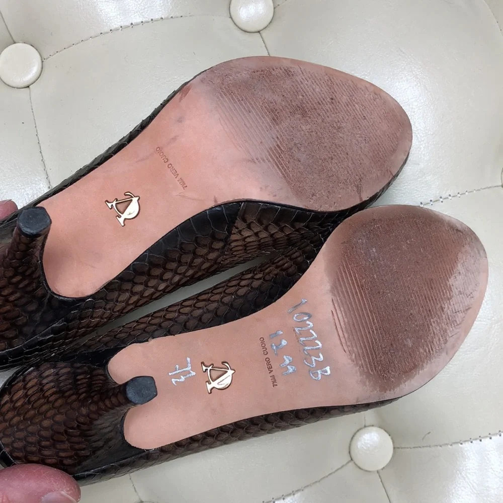 Vince Camuto all leather pump heel shoe, size 7.5 - Picture 9 of 11